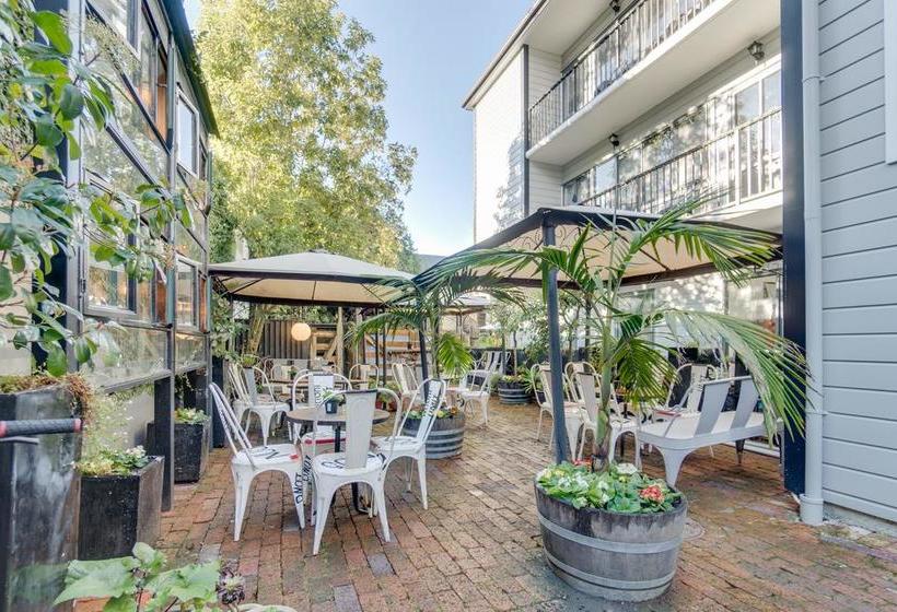 旅馆 Innbetween Lodge & Backpackers