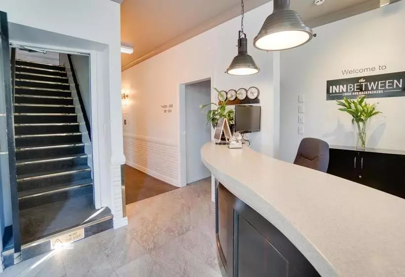 Общежитие Innbetween Lodge & Backpackers