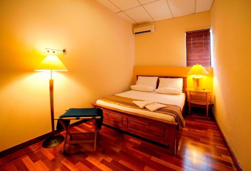 הוסטל Red Inn Cabana