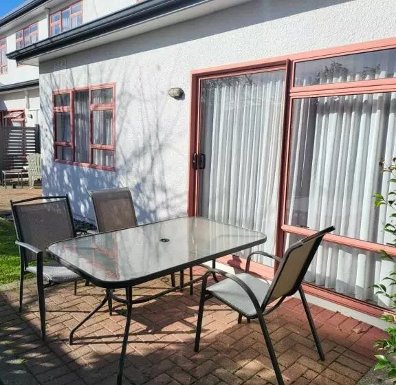 Asure Destiny On Fitzherbert Motel