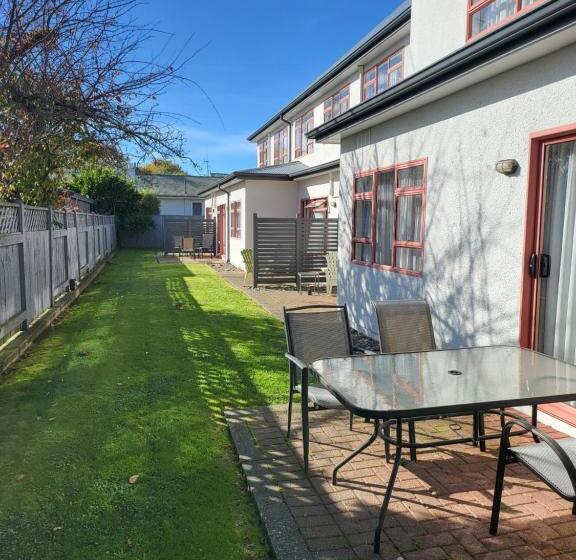 Asure Destiny On Fitzherbert Motel