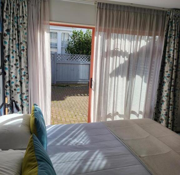 Asure Destiny On Fitzherbert Motel