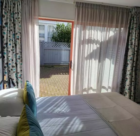 Asure Destiny On Fitzherbert Motel