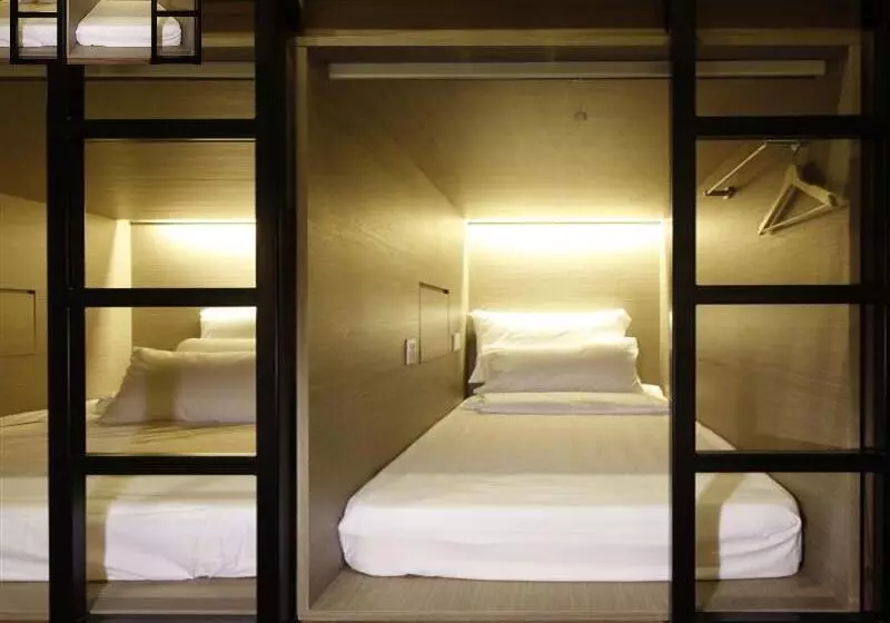 Beat. Capsule Hostel @ Boat Quay