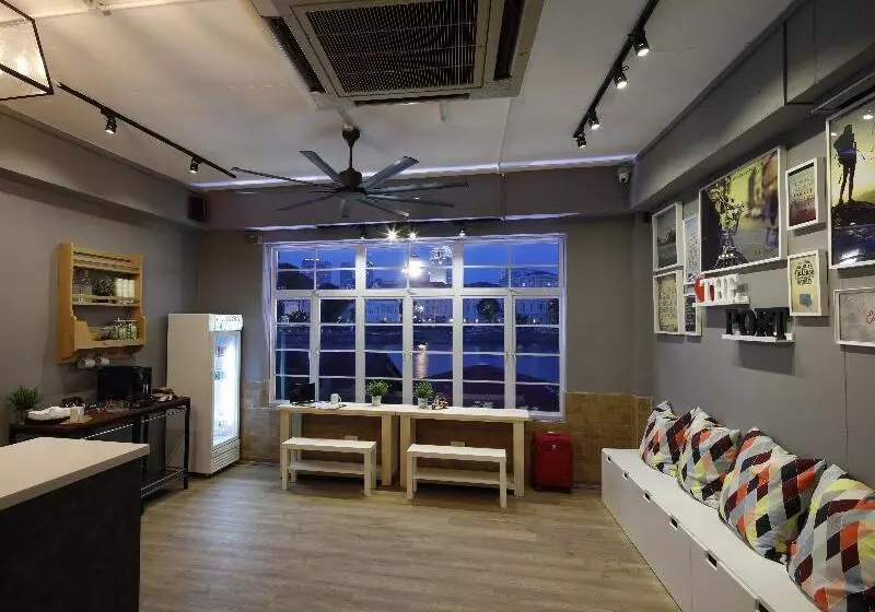 Beat. Capsule Hostel @ Boat Quay