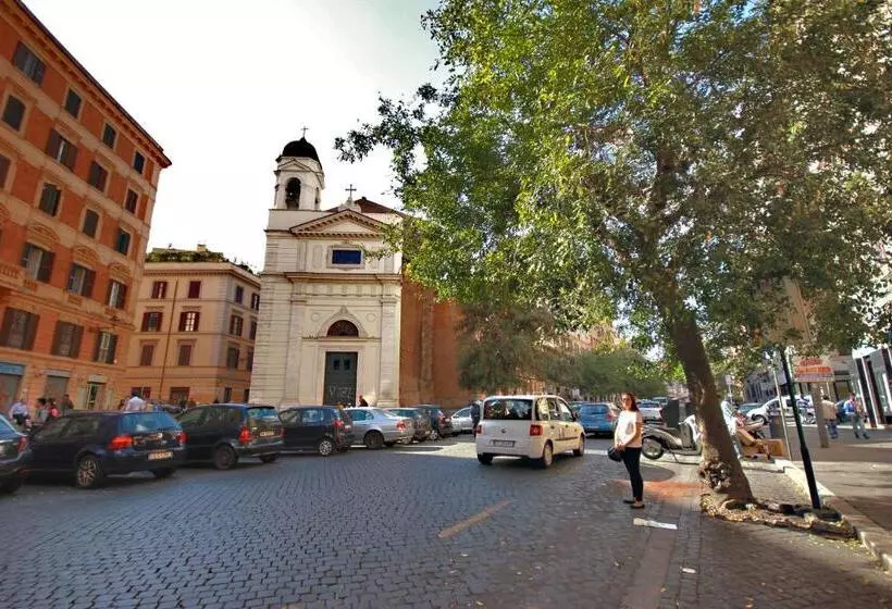 تختخواب و صبحانه Happy Seasons