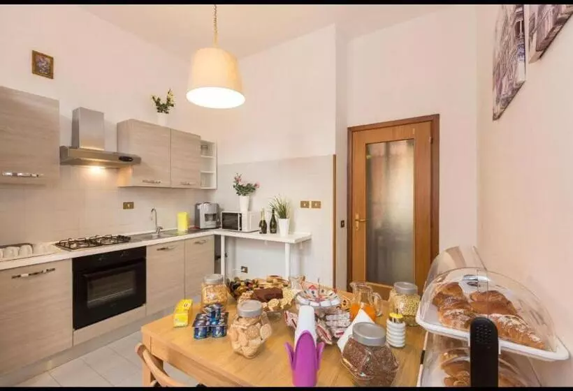 تختخواب و صبحانه Happy Seasons