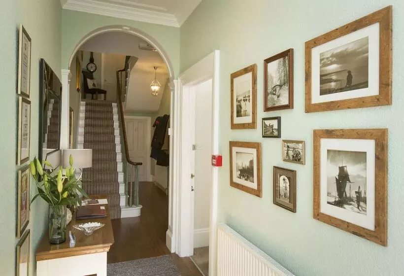 Bed and Breakfast Rosslyn House