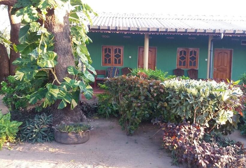 簡易ホテル Sea Zone Hotel Nilaveli