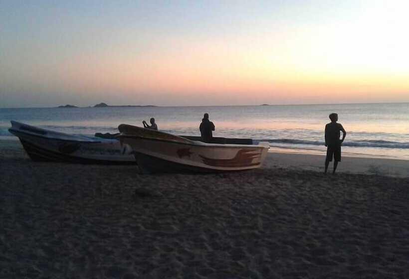 簡易ホテル Sea Zone Hotel Nilaveli