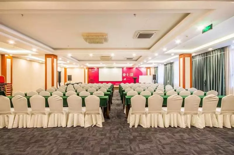 فندق Days Inn Frontier Emeishan