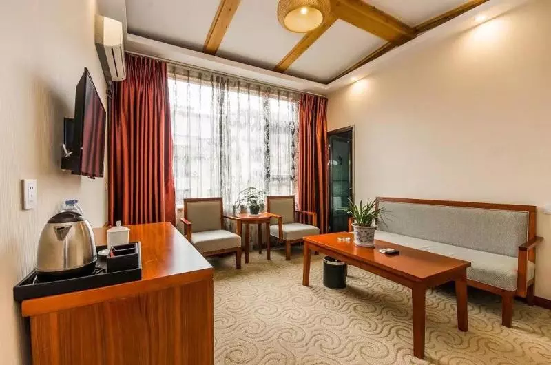 فندق Days Inn Frontier Emeishan