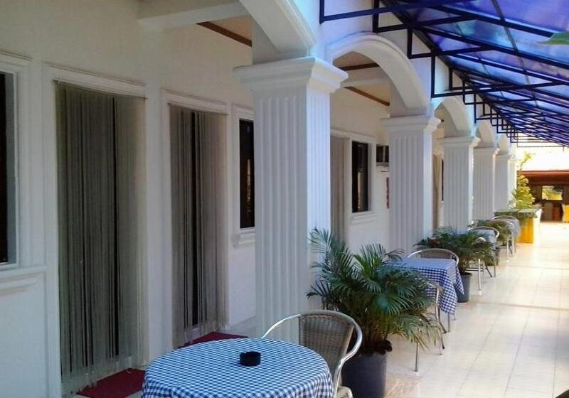 בית מלון כפרי Island Inn