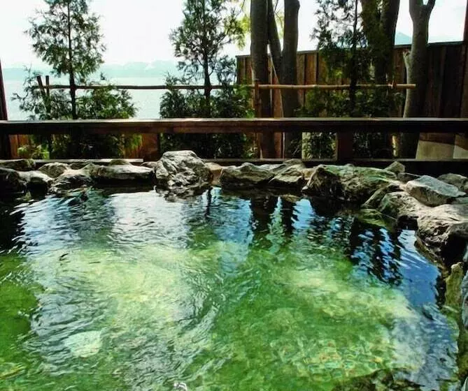 Hotelli Lakeside Villa Suimeikaku