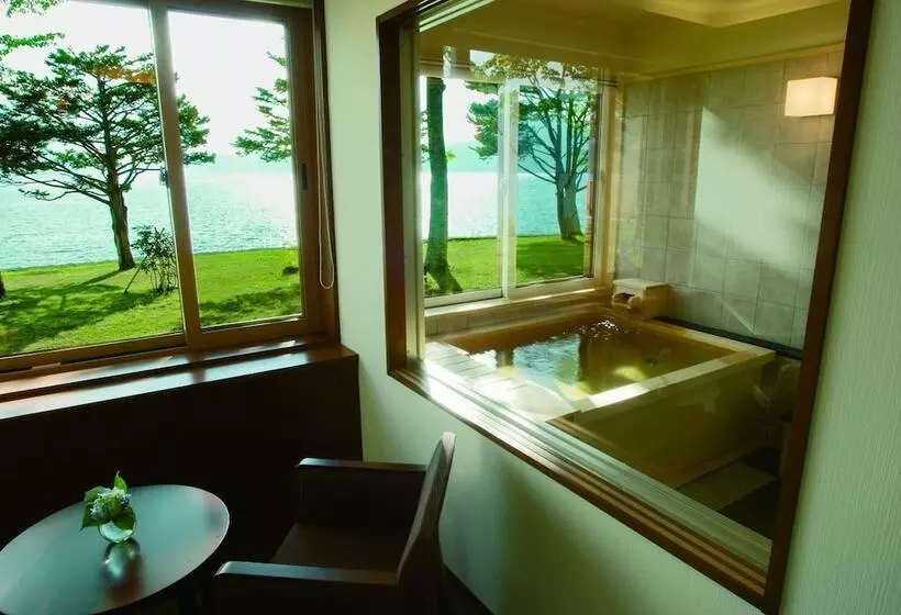 Hotelli Lakeside Villa Suimeikaku