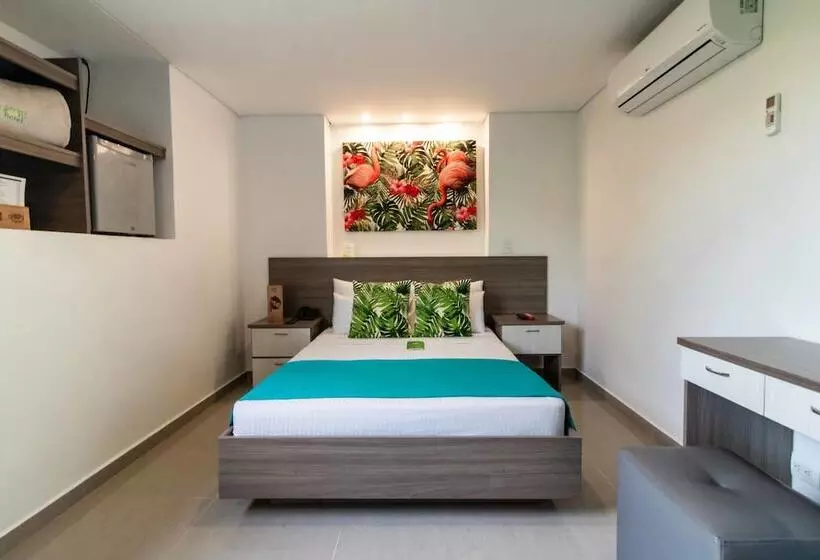 Отель Lleras Green