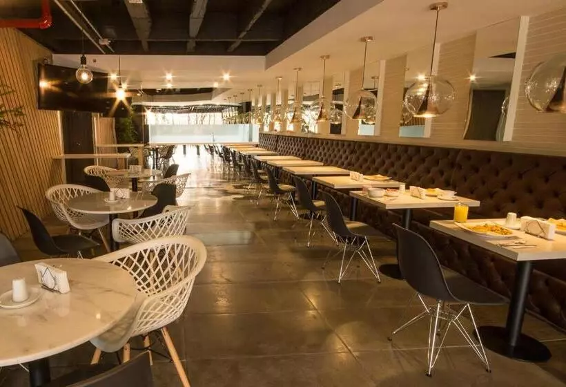 Отель Lleras Green