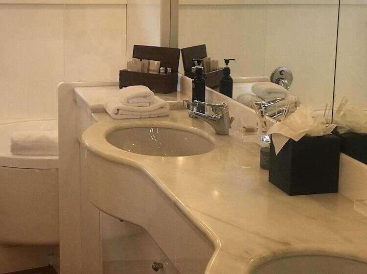 Отель Pacific Jemm   Luxury Super Yacht