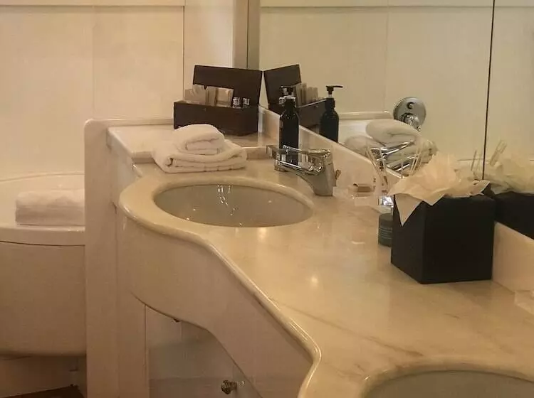 Отель Pacific Jemm   Luxury Super Yacht