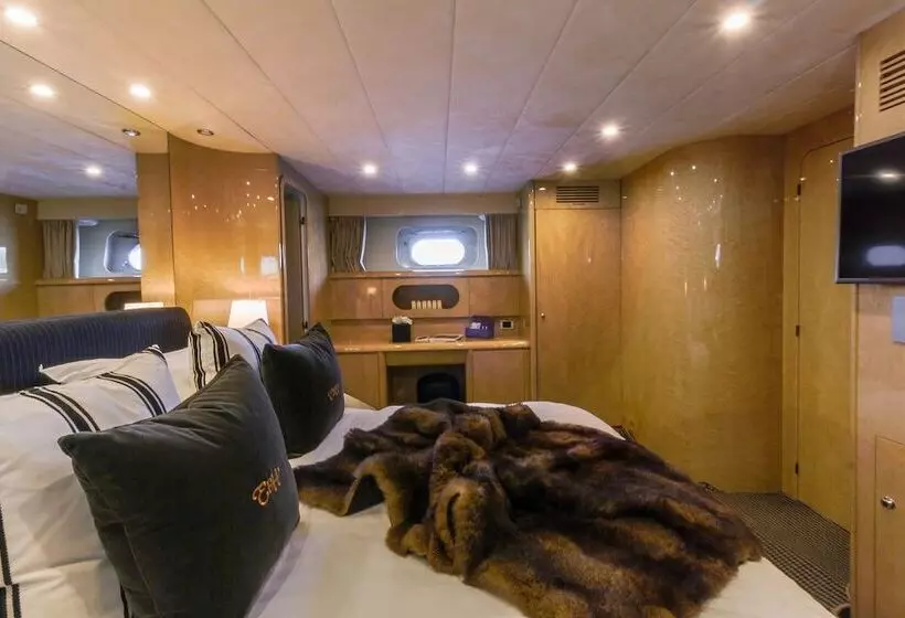 Отель Pacific Jemm   Luxury Super Yacht