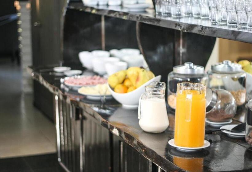 ホテル Tirol D'andrea