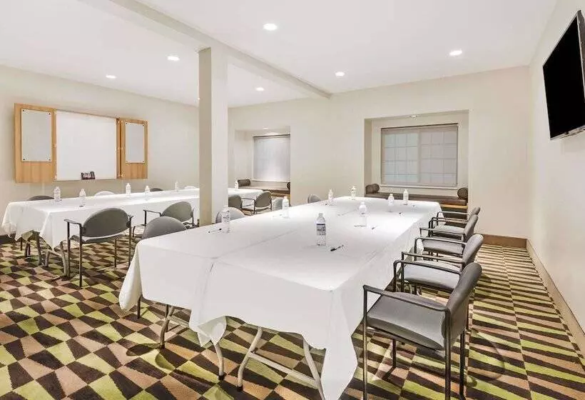 Microtel Inn & Suites By Wyndham Beaver Falls