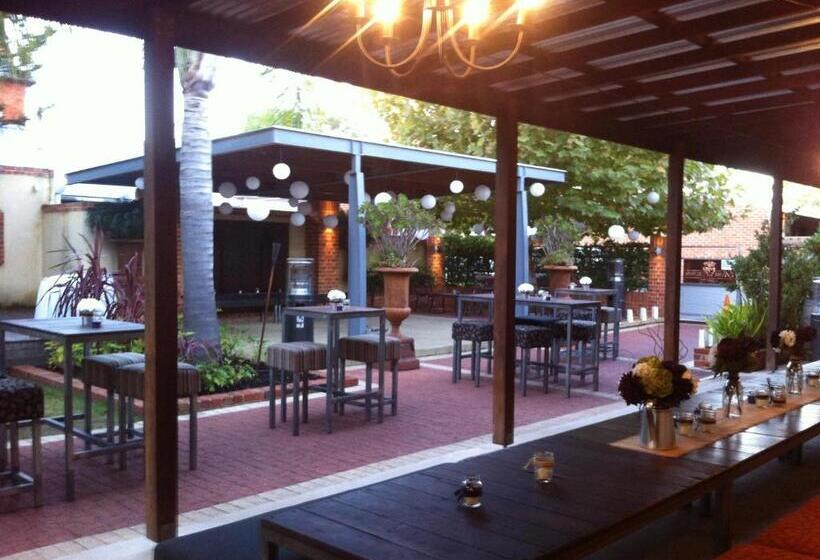 מוטל Rose & Crown