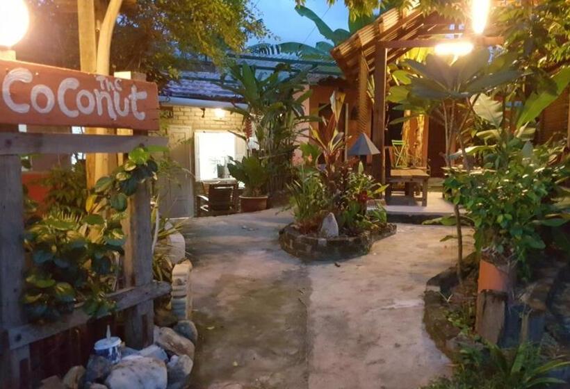 فندق على الطريق The Coconut Langkawi