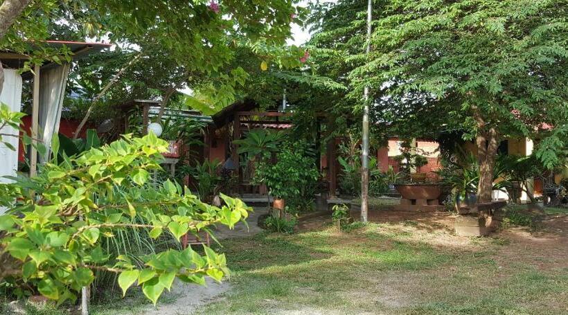 فندق على الطريق The Coconut Langkawi