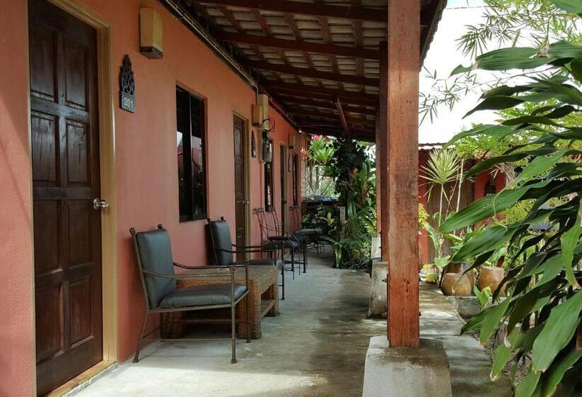 فندق على الطريق The Coconut Langkawi
