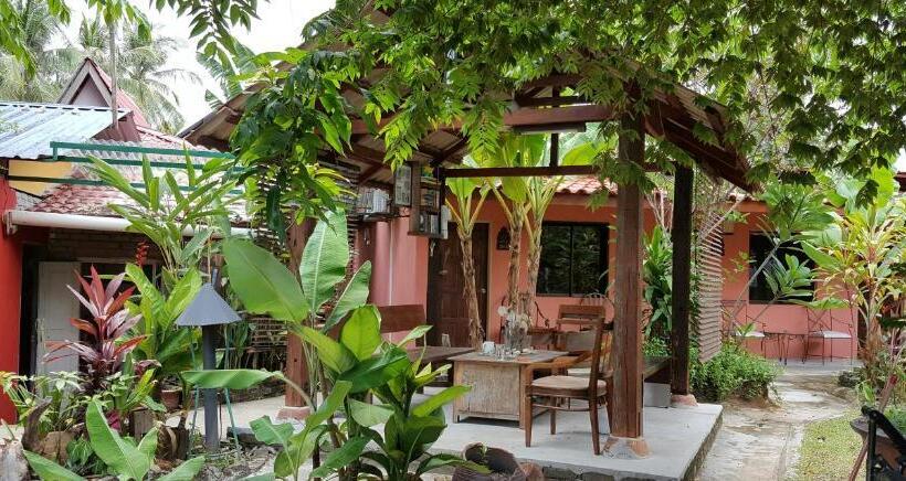 فندق على الطريق The Coconut Langkawi