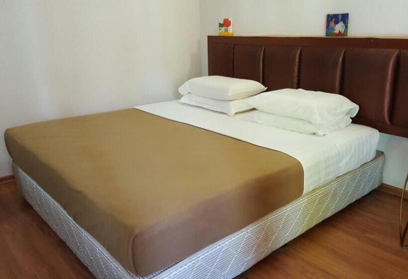 فندق على الطريق The Coconut Langkawi