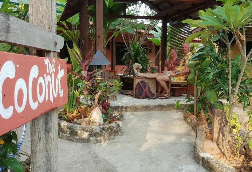 فندق على الطريق The Coconut Langkawi