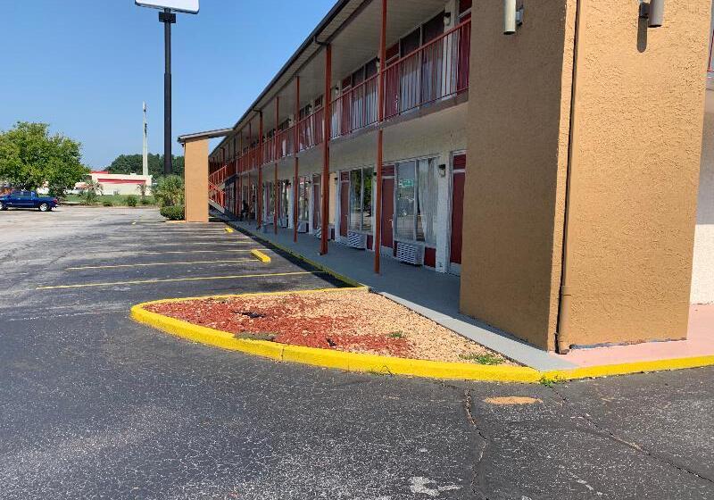 فندق على الطريق Travel Inn