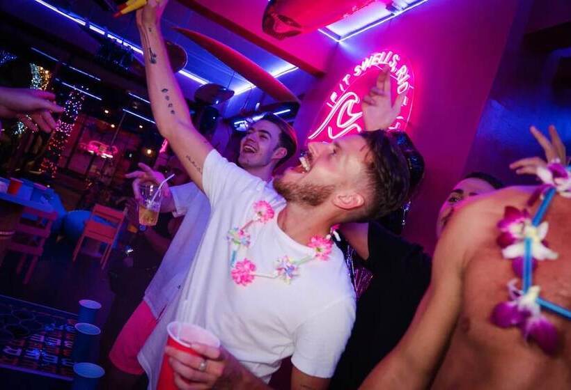 הוסטל Slumber Party Phi Phi