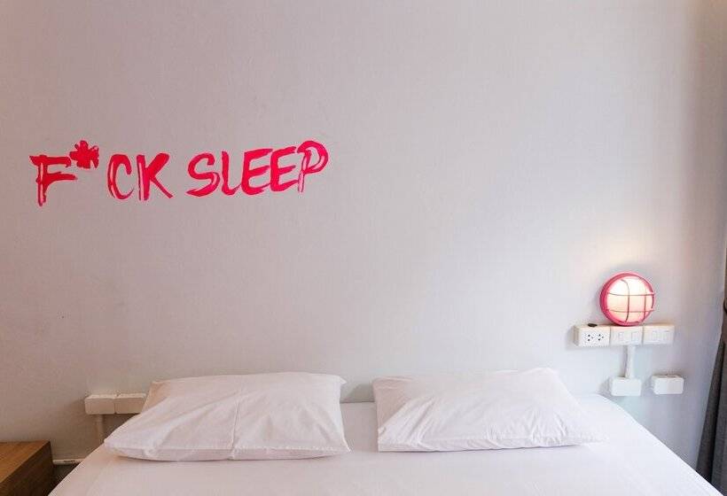 הוסטל Slumber Party Phi Phi