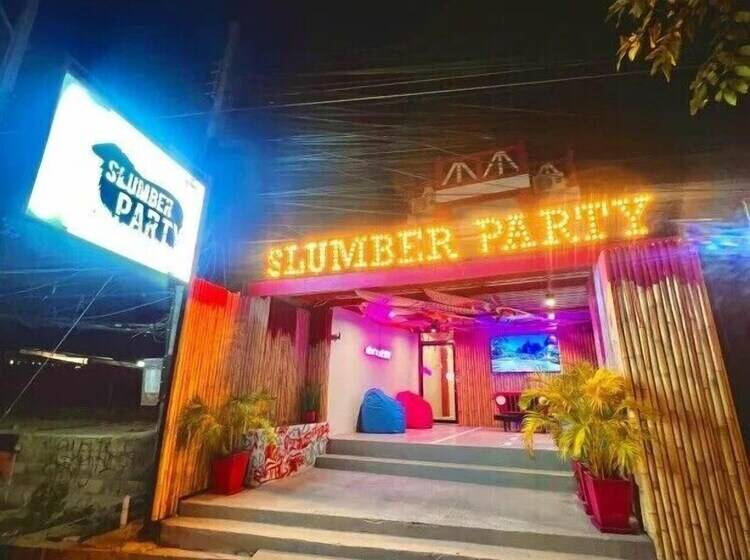 הוסטל Slumber Party Phi Phi