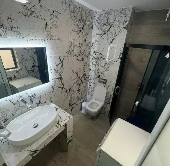 هتل Seaside Rooms & Apartments Sarande