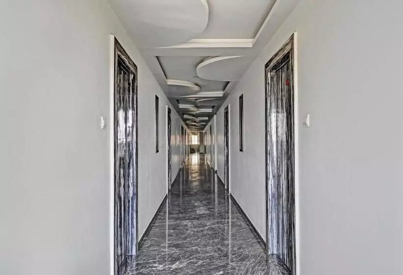 ホテル Fab Sai Shangrilla