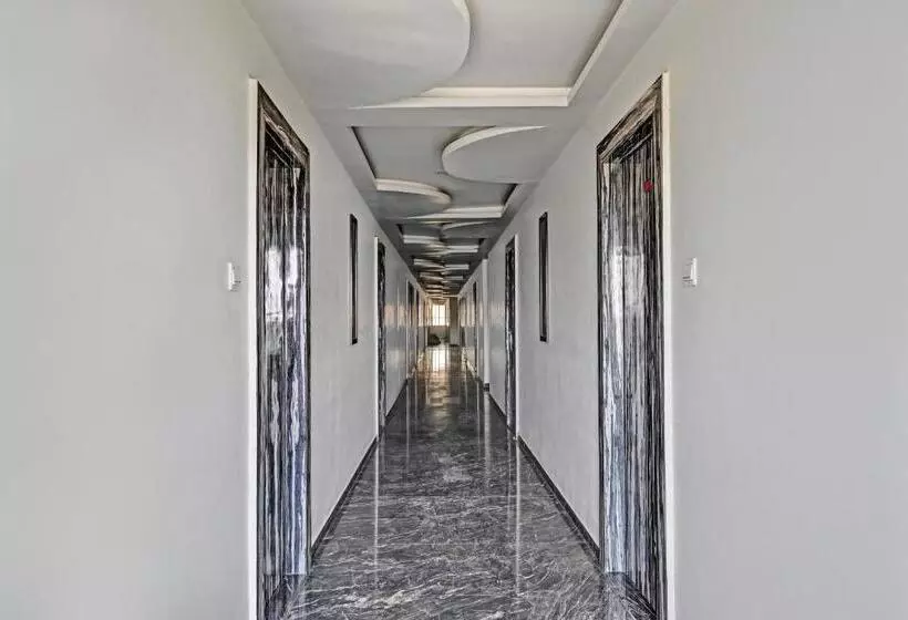 ホテル Fab Sai Shangrilla
