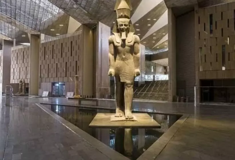 هتل Pyramita