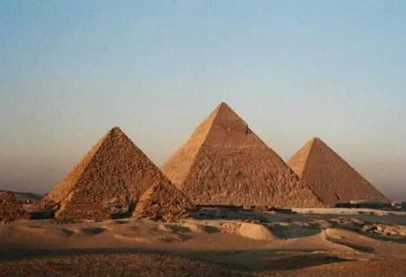 هتل Pyramita