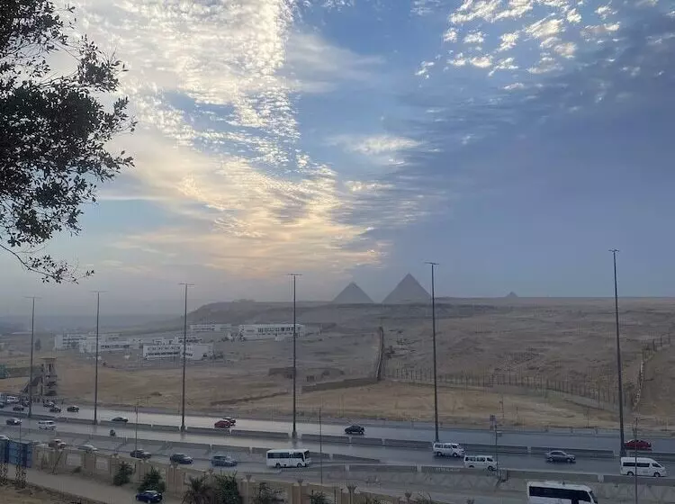 هتل Pyramita