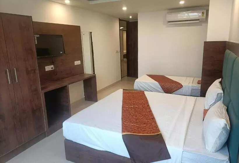 Krone A Family Hotel Near Igi Airport