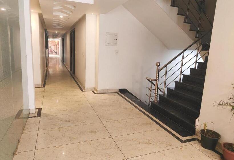 Krone A Family Hotel Near Igi Airport