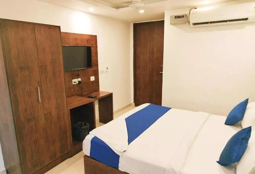 Krone A Family Hotel Near Igi Airport