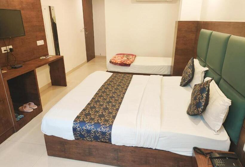 Krone A Family Hotel Near Igi Airport