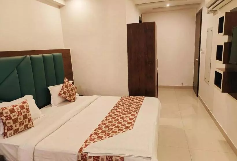 Krone A Family Hotel Near Igi Airport