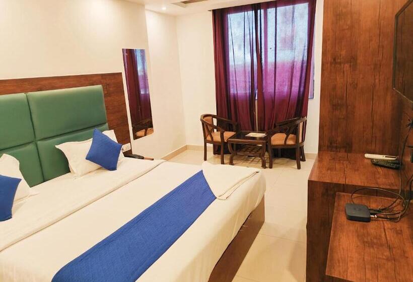 Krone A Family Hotel Near Igi Airport