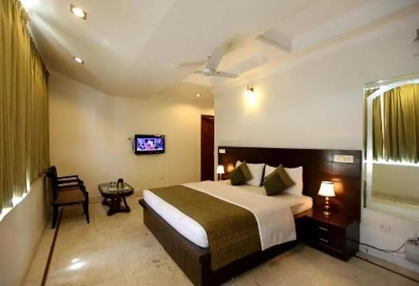 Krone A Family Hotel Near Igi Airport